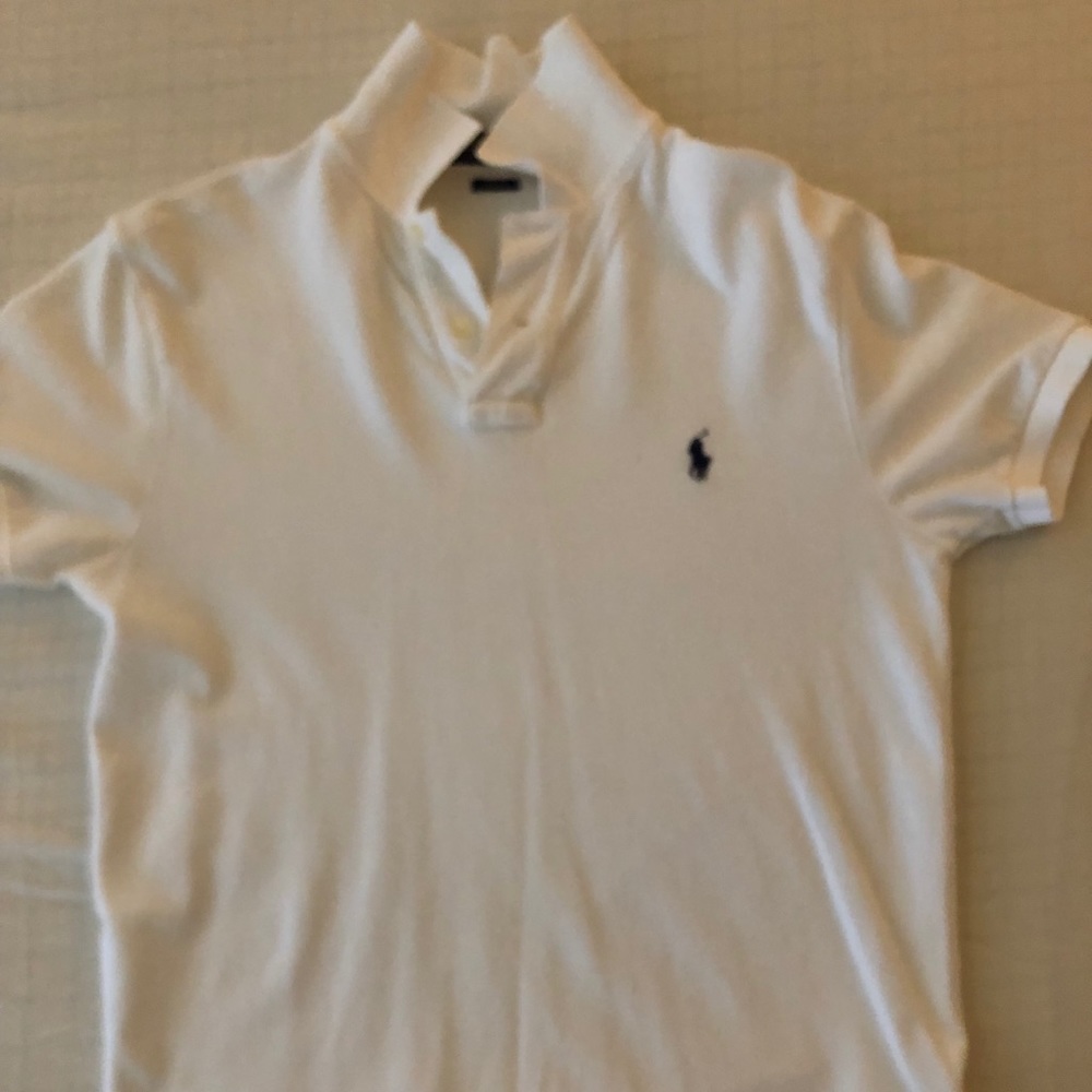 Men’s Ralph Lauren polo shirt medium runs small